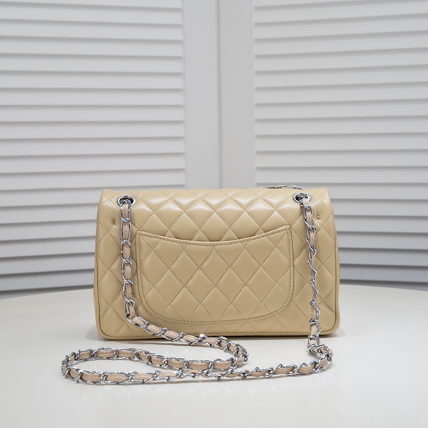 シャネルバッグ側面デザイン